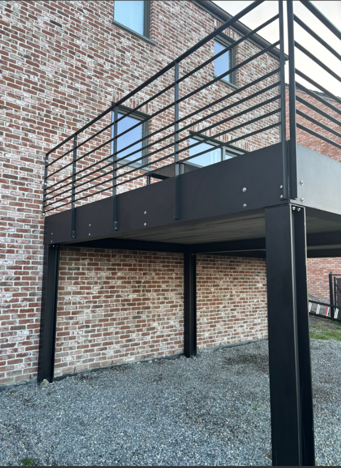 Structures métalliques sur mesure — Balcon acier noir