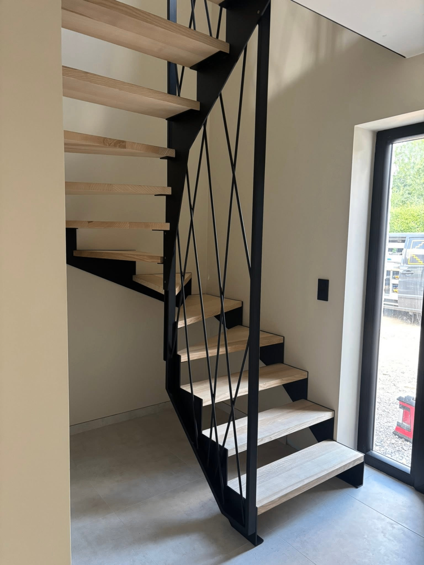Escalier acier noir & bois clair