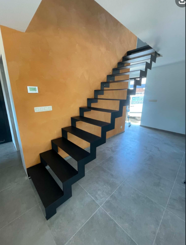 Escaliers métalliques — Escalier droit acier noir