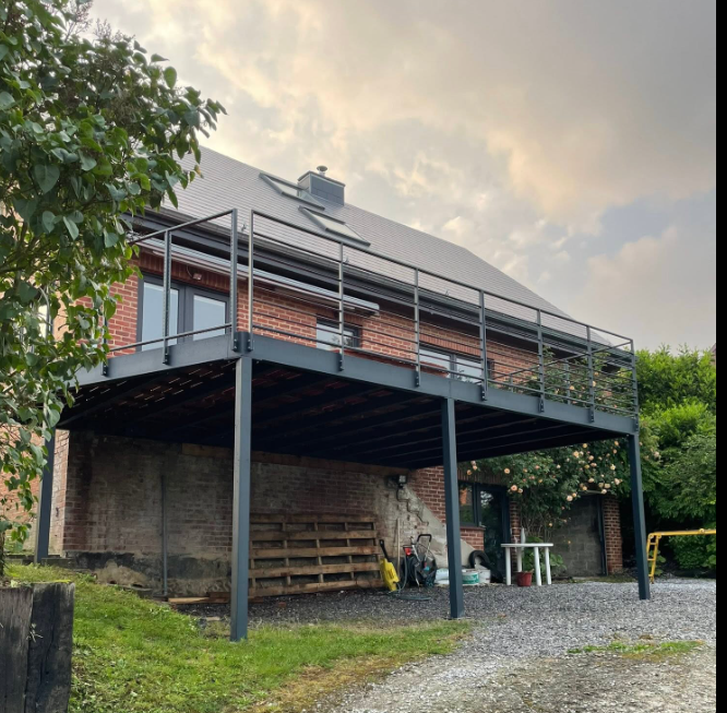 Structures métalliques sur mesure — Terrasse sur pilotis & carport