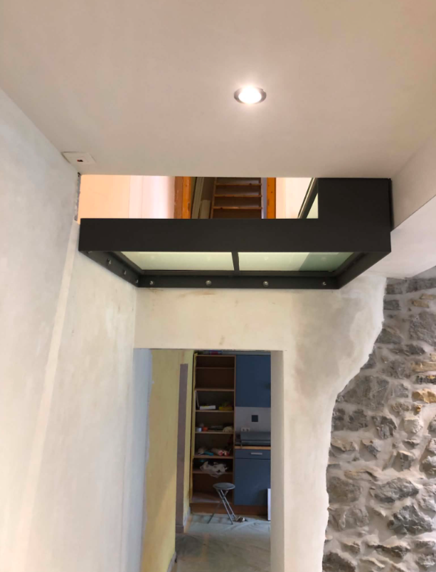 Plancher métallique — Plancher métallique vitré